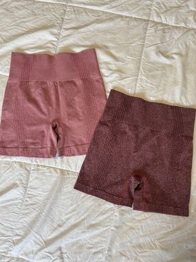 Seamless High-Waist Women’s Shorts – Rose and Burgundy